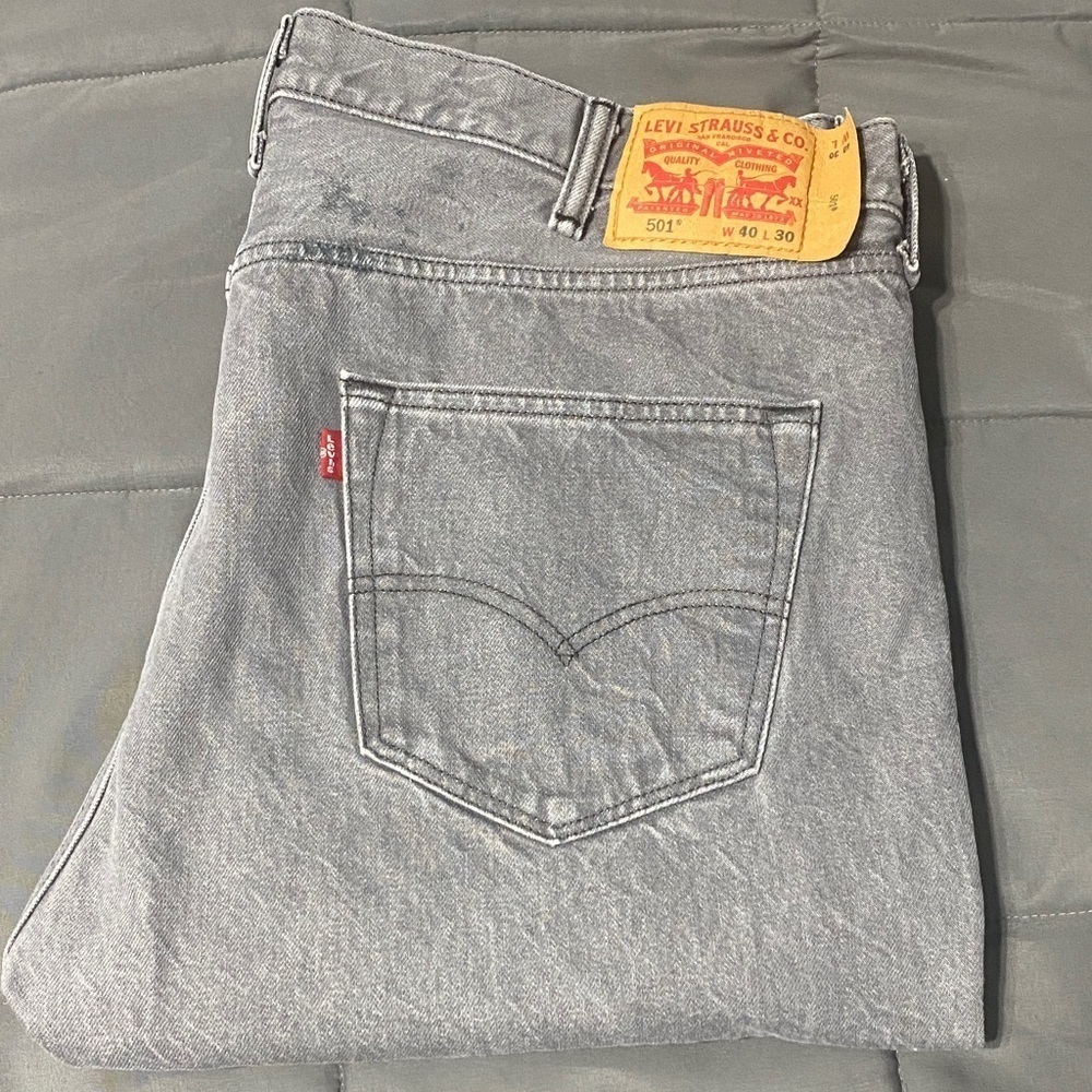 Men’s 501 button fly jeans. 40x30